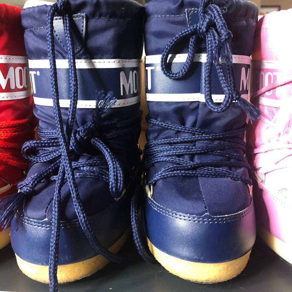Moon boot 
Size 23-26 (7-9)
EUC